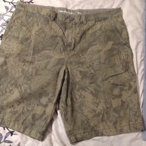 Great quality Calvin Klein green camo shorts.